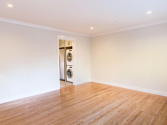 5th image of 454 Waverley St