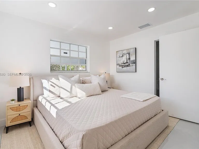 1360 SW 6th Ter #0 — Photo 13