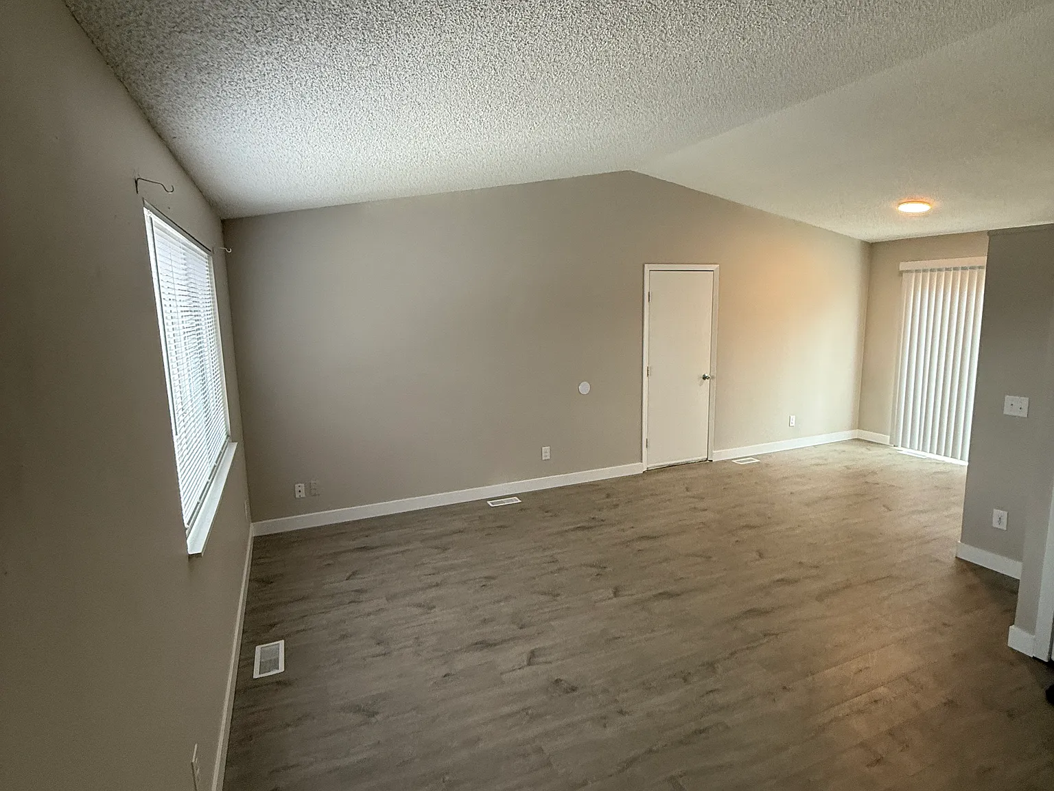 3 bed, 1209 sqft, $1,895 — Photo 4
