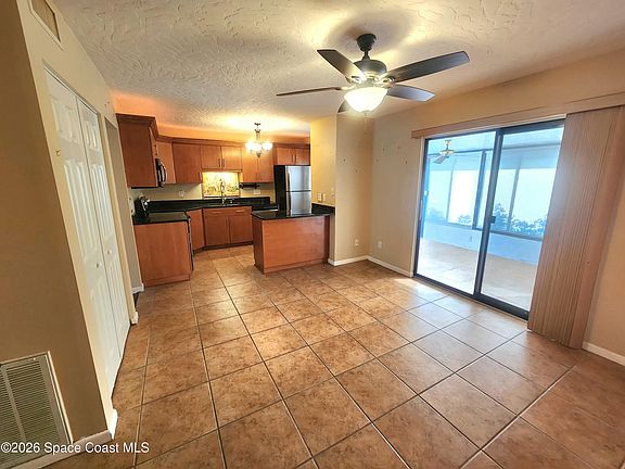 5th image of 2813 Manor Dr NE
