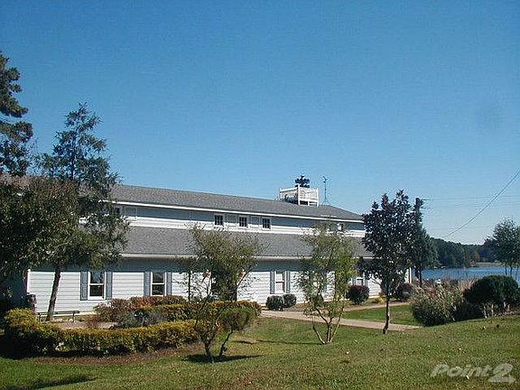 Clubhouse with swimming beach, boat dock, picnic area and restaurant. This is the place where many community events happen -- steak nights, holiday parties, exercise classes and more!