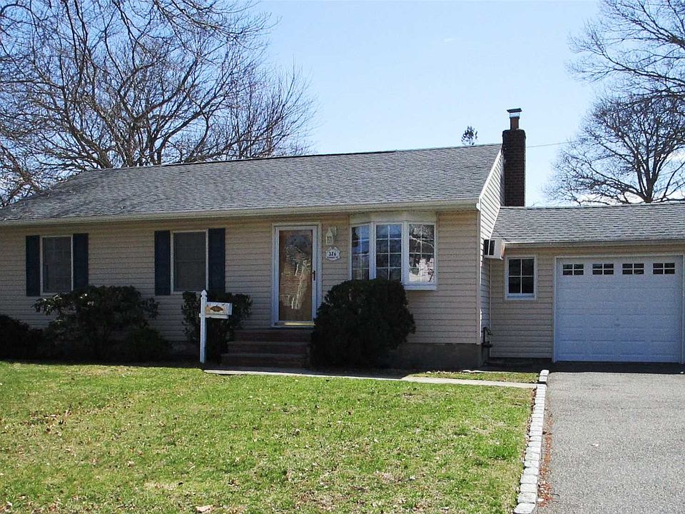 1st image of 326 Paumanake Ave