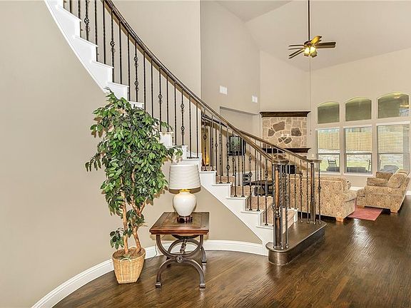 3rd image of 9732 Broiles Ln