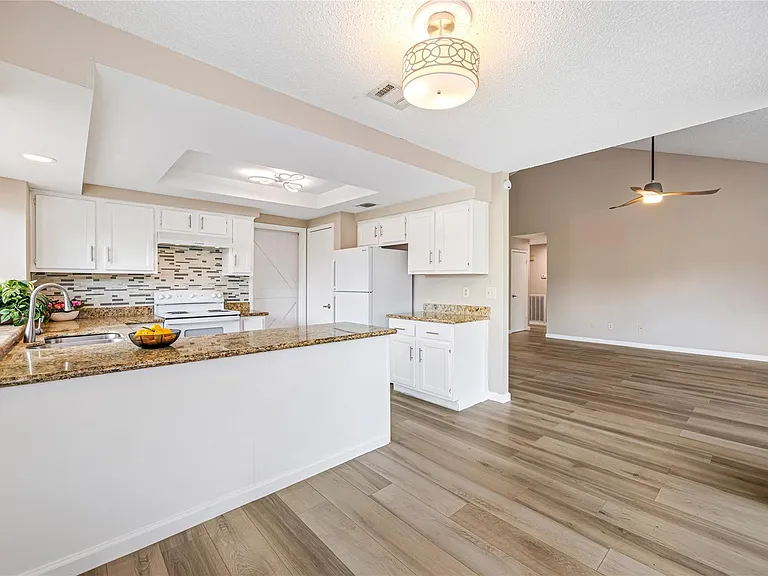 2602 Planters Row — Photo 13