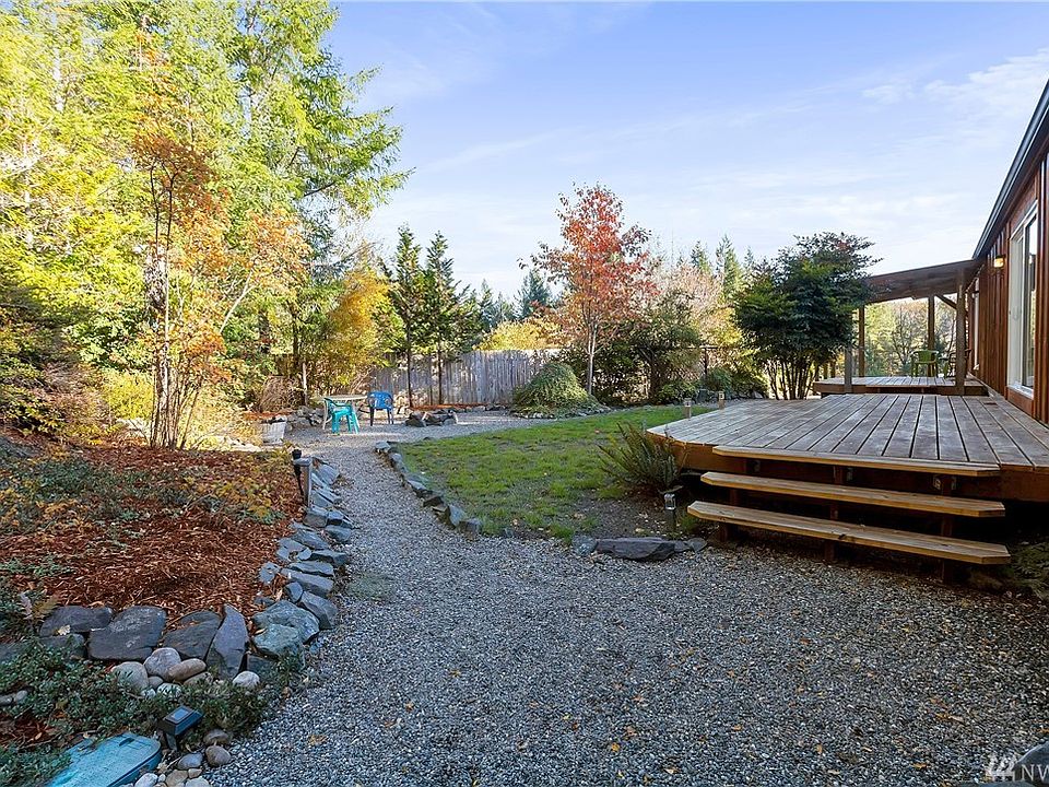 1st image of 141 NE Valleyside Ln