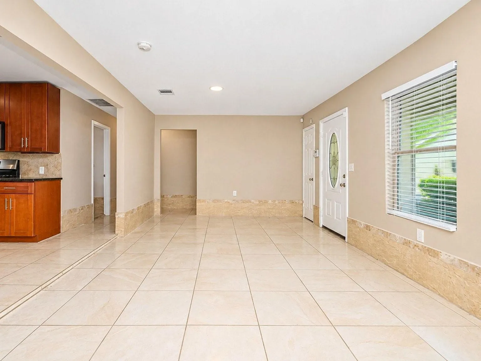4 bed, 3.0 bath, 1286 sqft, $2,800 — Photo 4