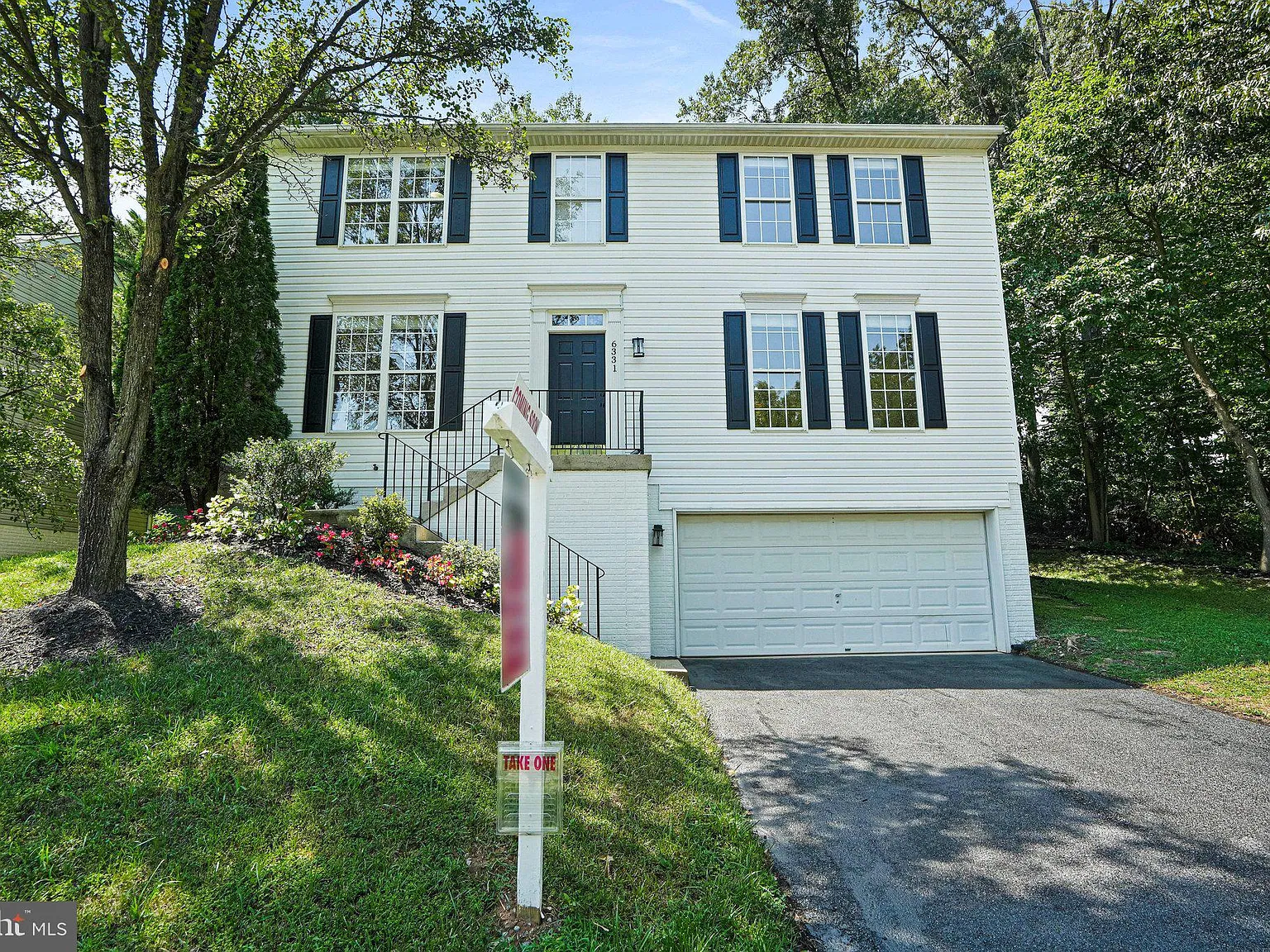4 bed, 2.5 bath, 2884 sqft, $3,500 — Photo 2
