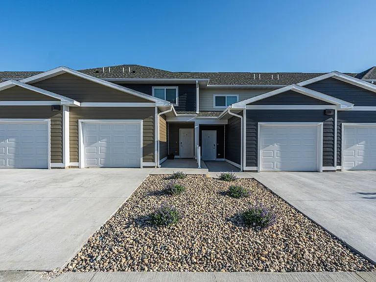 Brookings Edgebrook Townhomes — Photo 1