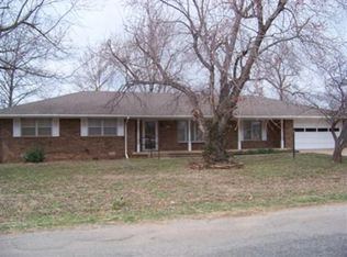 702 N 6th St, Thomas, OK 73669