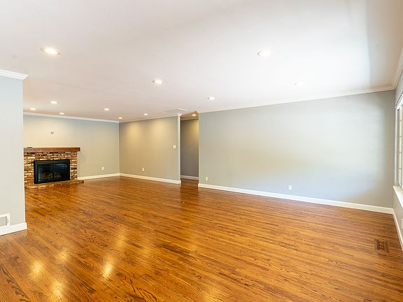 4th image of 820 Claremont Dr