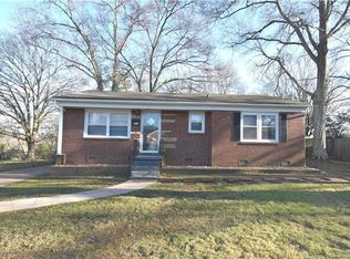 661 Reeves Ct, Charlotte, NC 28208