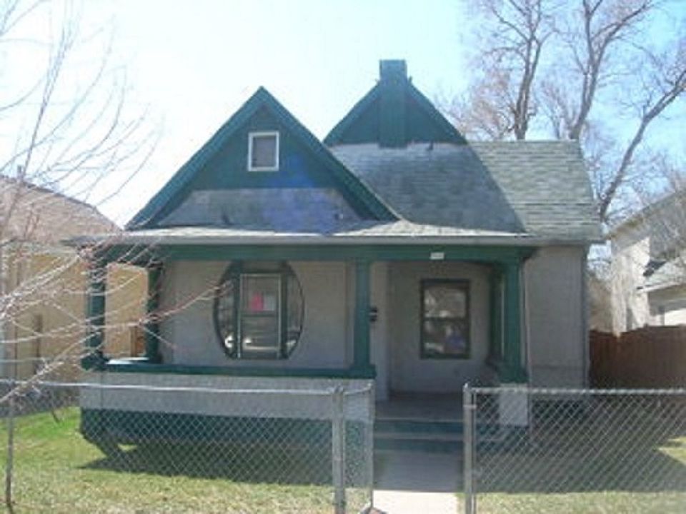 1st image of 906 E 2nd St