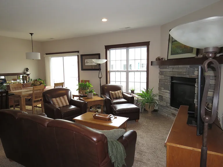 2435 Foxglove Cir — Photo 2