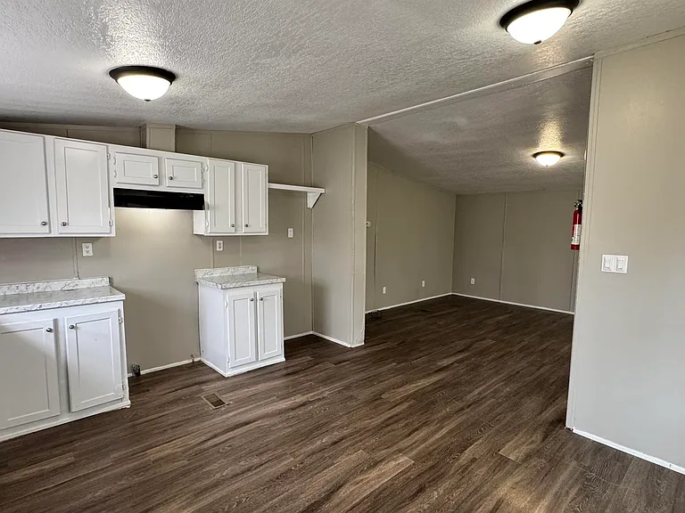 288 W Brooks Rd — Photo 5