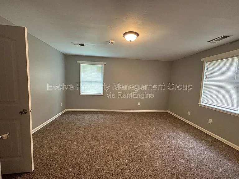 4268 Glenbrook St — Photo 14