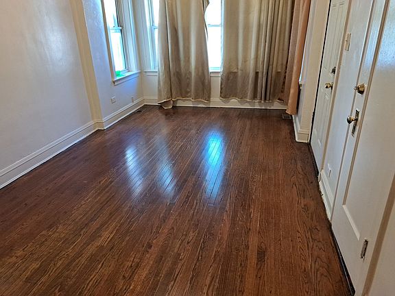 3rd image of 5215 S May St