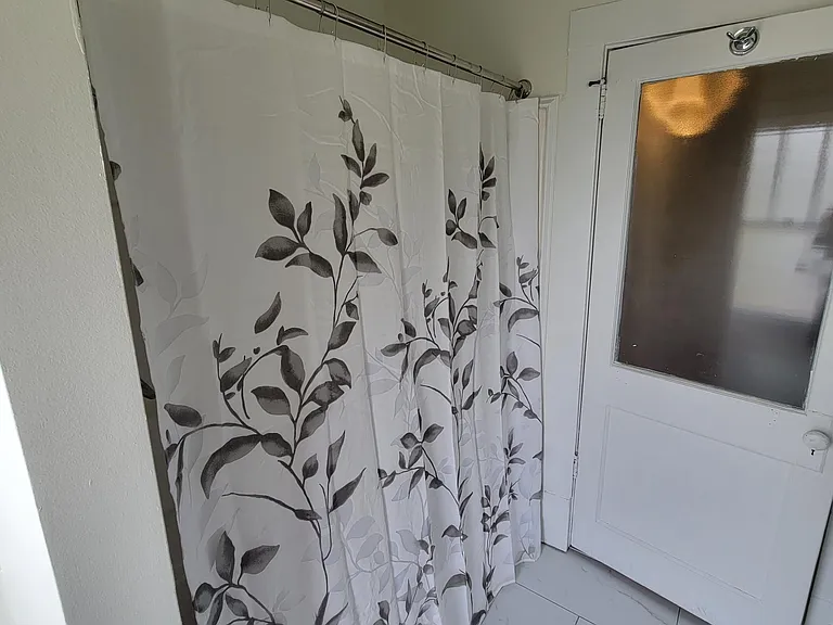 902 S Main St #B — Photo 1