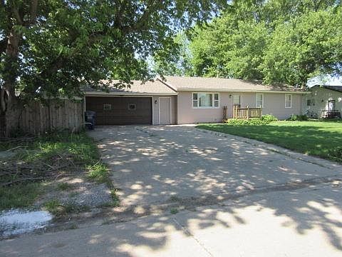 2nd image of 109 W Fern Circle Dr