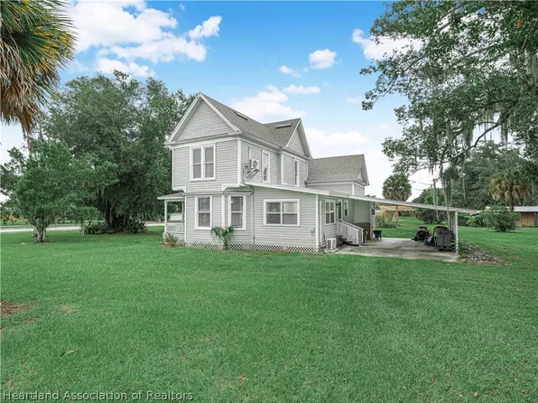 304 E Main St, Bowling Green, FL 33834