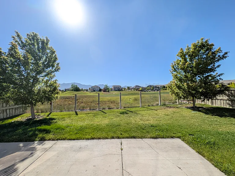 8743 N Franklin Dr — Photo 6