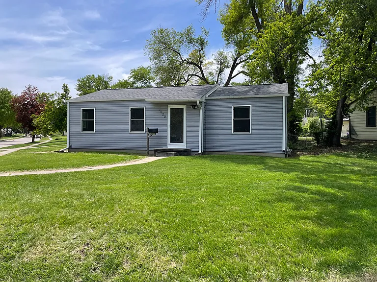 1020 Cole Creek Dr — Photo 2