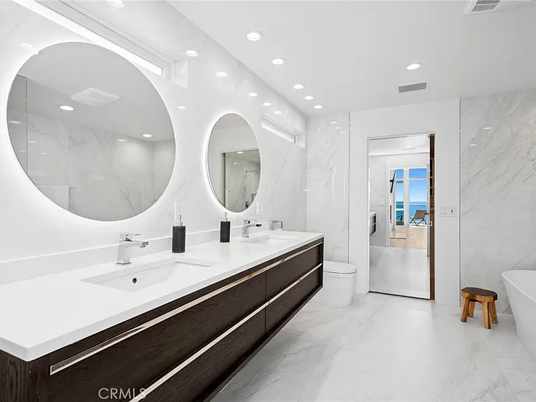 1061 Skyline Dr — Photo 17
