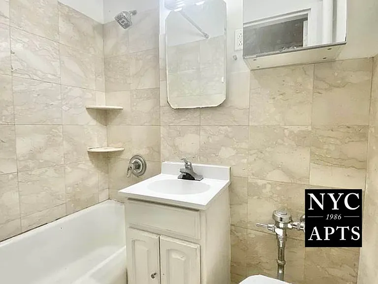 424 W 57th St #1D — Photo 6