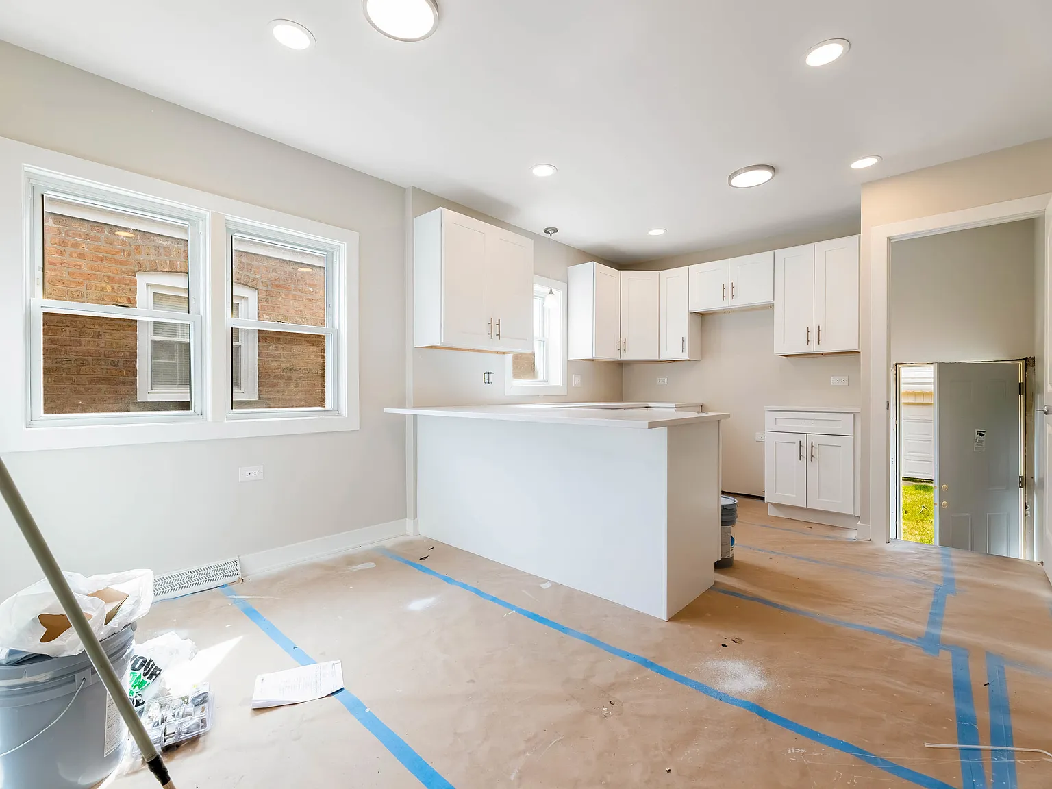 5 bed, 2100 sqft, $3,650 — Photo 3