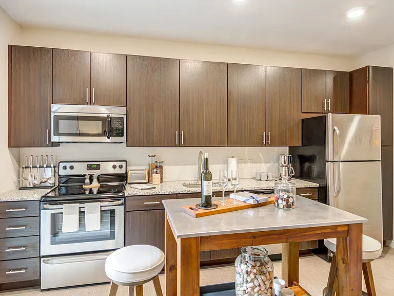 Encore 4505 at Town Center Apartments — Photo 3
