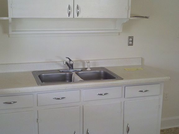3rd image of 3214 Maryland Ave