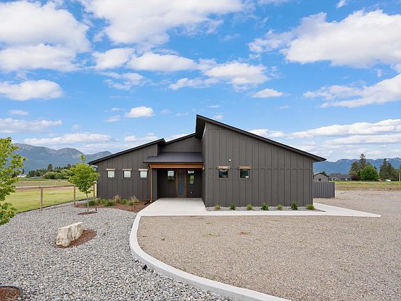 3rd image of 83 Creston Trl