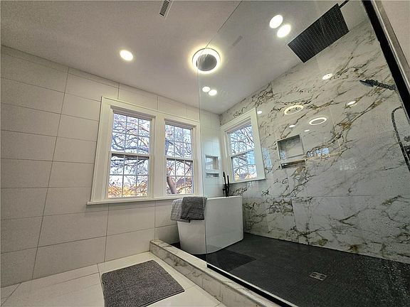 3rd image of 800 Valentine Rd