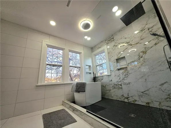 800 Valentine Rd, Kansas City, MO 64111