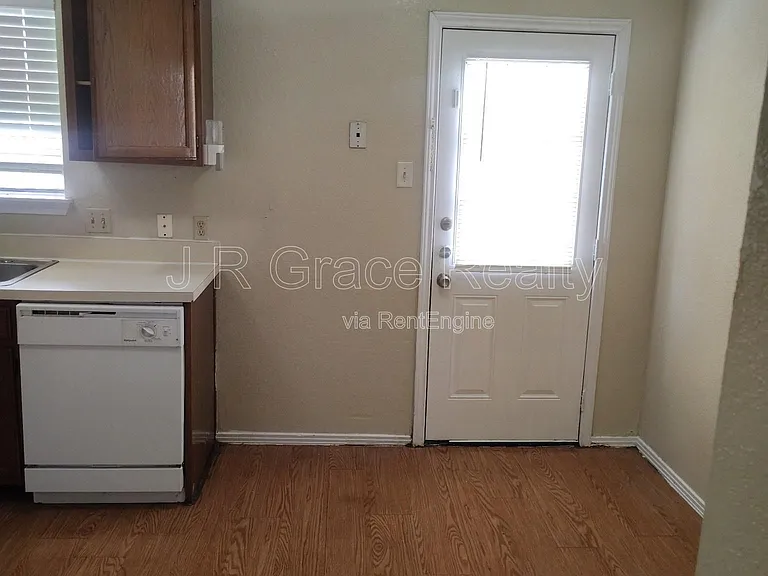 5947 Shadydell Dr — Photo 8