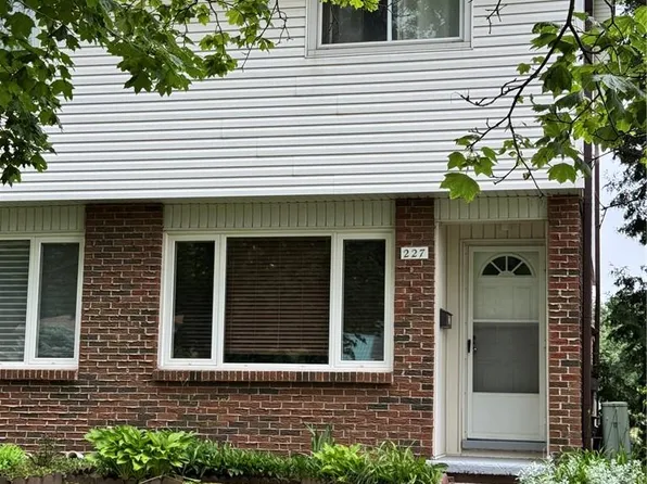 227 Fergus Ave #33, Kitchener, ON N2A 2H6