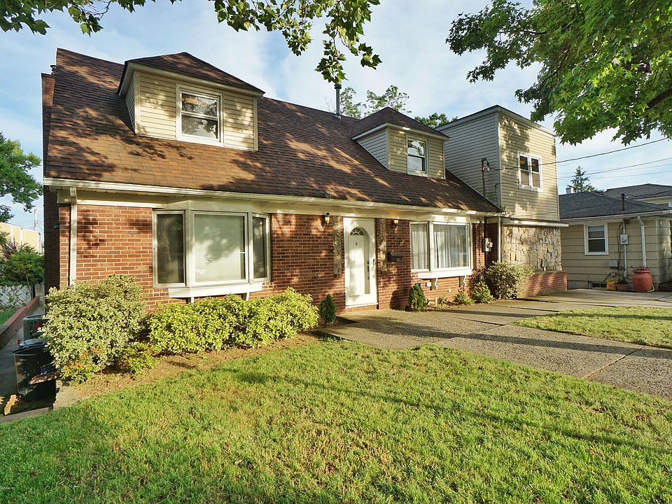 1st image of 165 Dutchess Ave