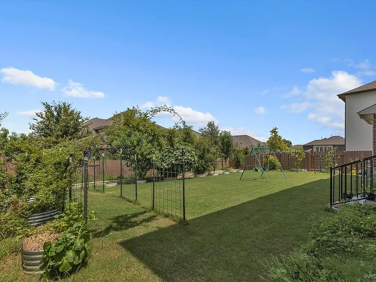 2517 Cappelle Way — Photo 38