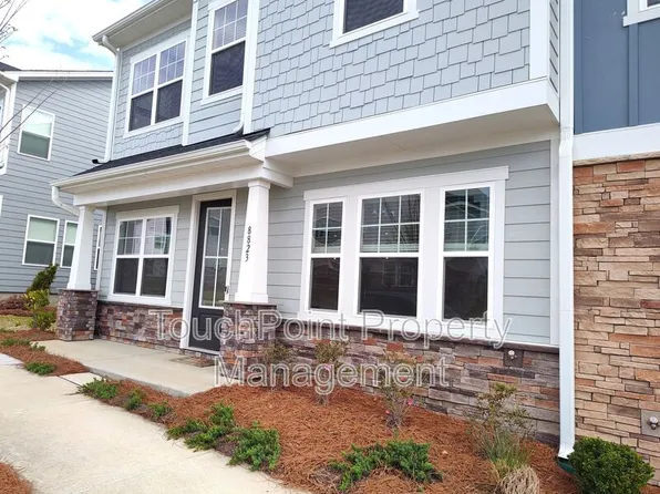 8823 Arrington Hall Dr, Charlotte, NC 28215