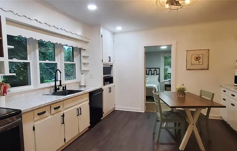 696 Keetor Rd — Photo 5