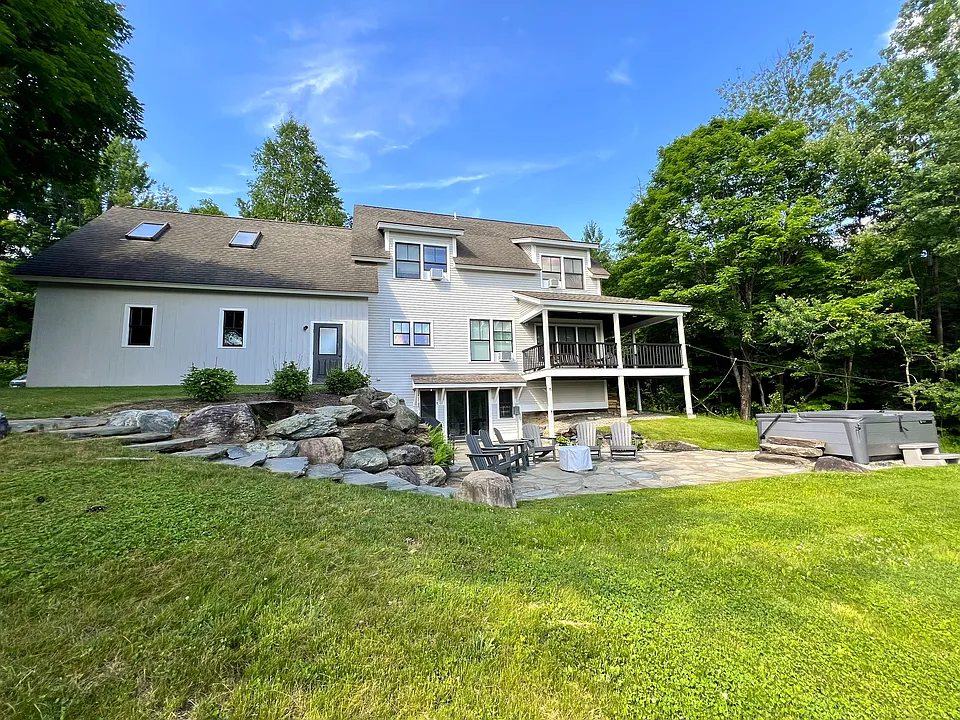 11 Kirkwood Ln