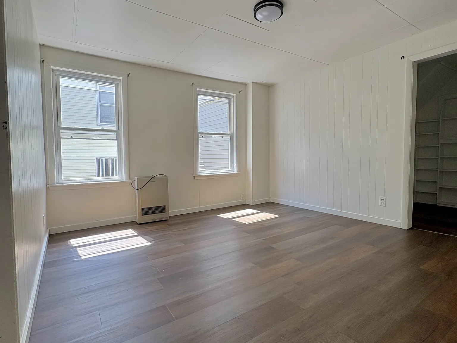 3 bed, $1,950 — Photo 2