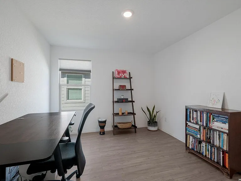 6422 Magee Run — Photo 11