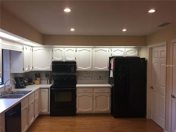 5th image of 8911 Clayton Ln