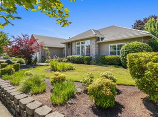 935 McKenzie Crest Dr, Springfield, OR 97477