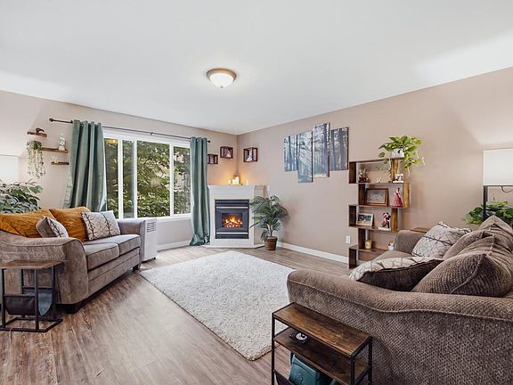 3rd image of 46360 Valleyview Rd #2