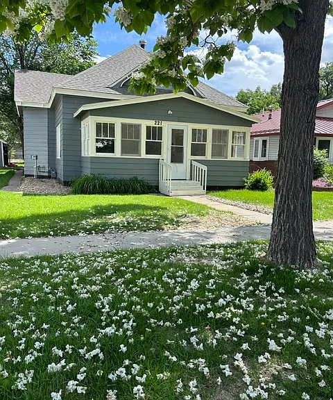 221 Walnut St — Photo 1