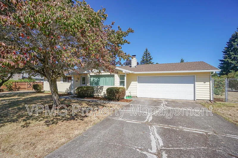 3 bed, 1.5 bath, 1174 sqft, $2,695 — Photo 3