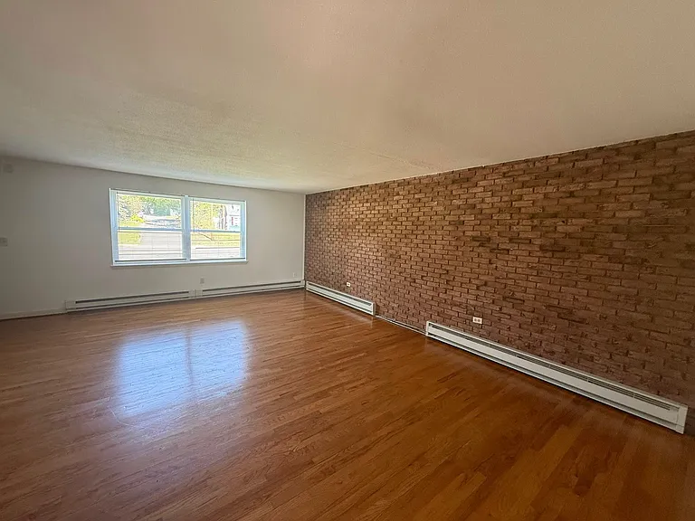 666 Middle Tpke E — Photo 6