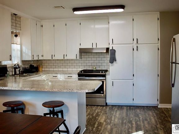 3rd image of 111 Carolyn St