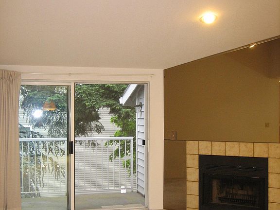 3rd image of 4106 Factoria Blvd SE APT 307